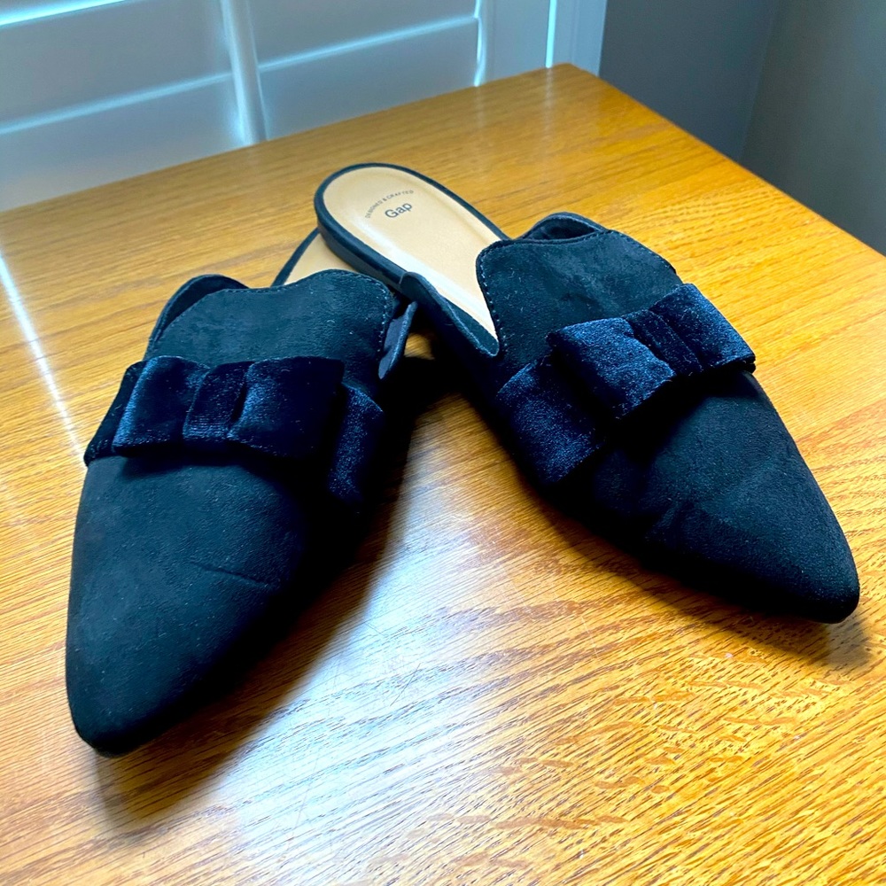 Gap sz10 Woman’s Velvet Slides EUC worn once
